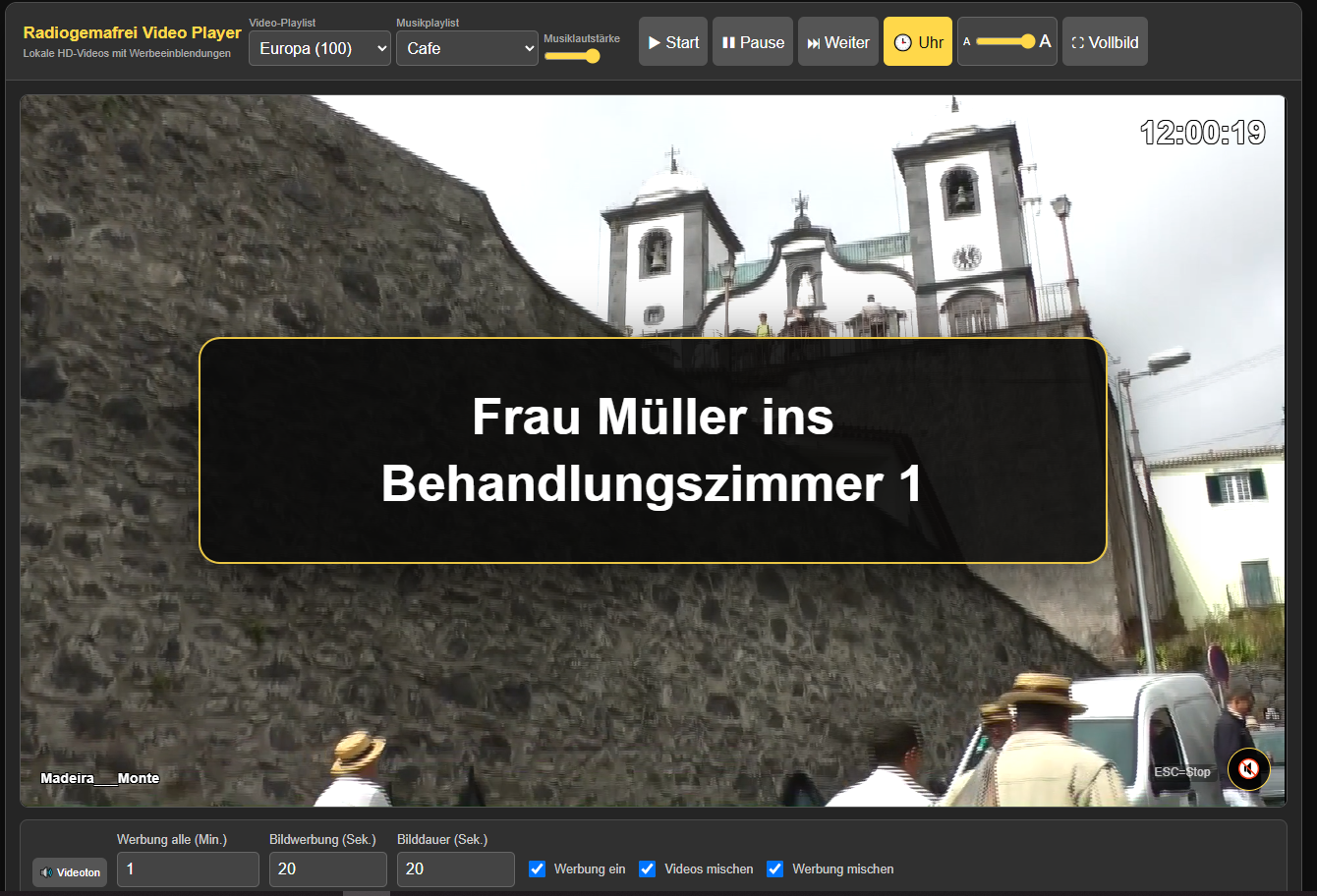 Radiogemafrei Videoplayer mit eingeblendetem Patientenaufruf im Wartezimmer